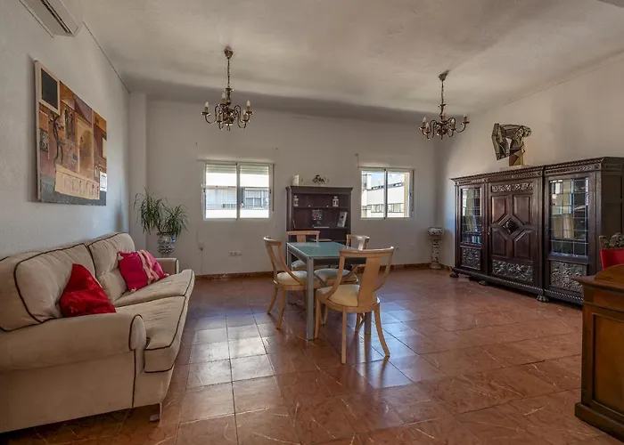 Wide And Traditional- 2Bd 1Bth- Gavidia