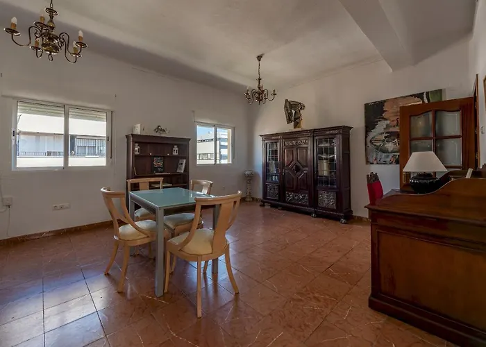 Wide And Traditional- 2Bd 1Bth- Gavidia